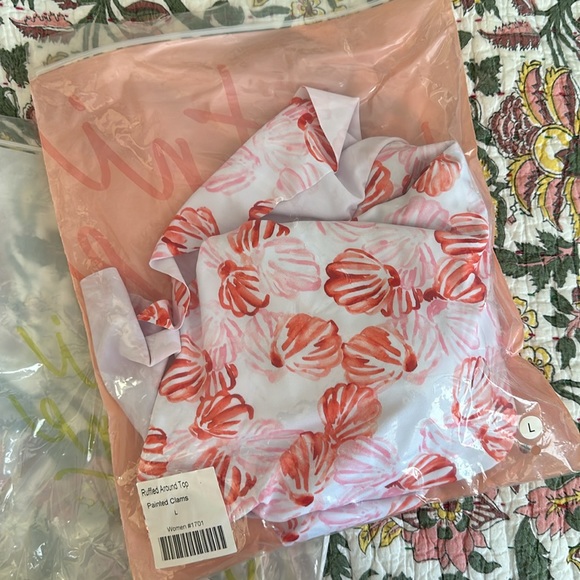 NWt Ruffled around top - Picture 3 of 3